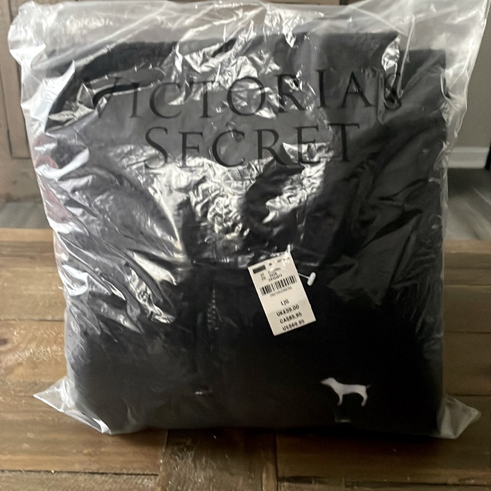 New in bag with tag Victoria’s Secret plush jacket. Black. Size large.